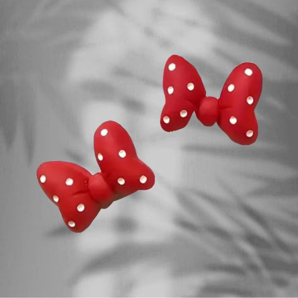 NWT *DISNEY*🎀 Minnie Mouse bow earrings